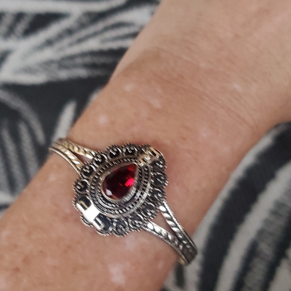 New Garnet Silver Poison Cuff Bracelet. - Picture 12 of 12
